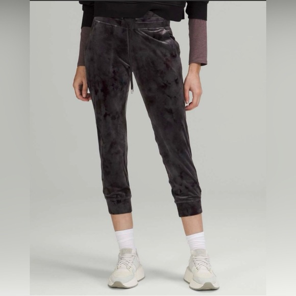 Lululemon Ready to Crush High-Rise Jogger Crop in Interstellar Dark Grey Multi - Picture 3 of 6